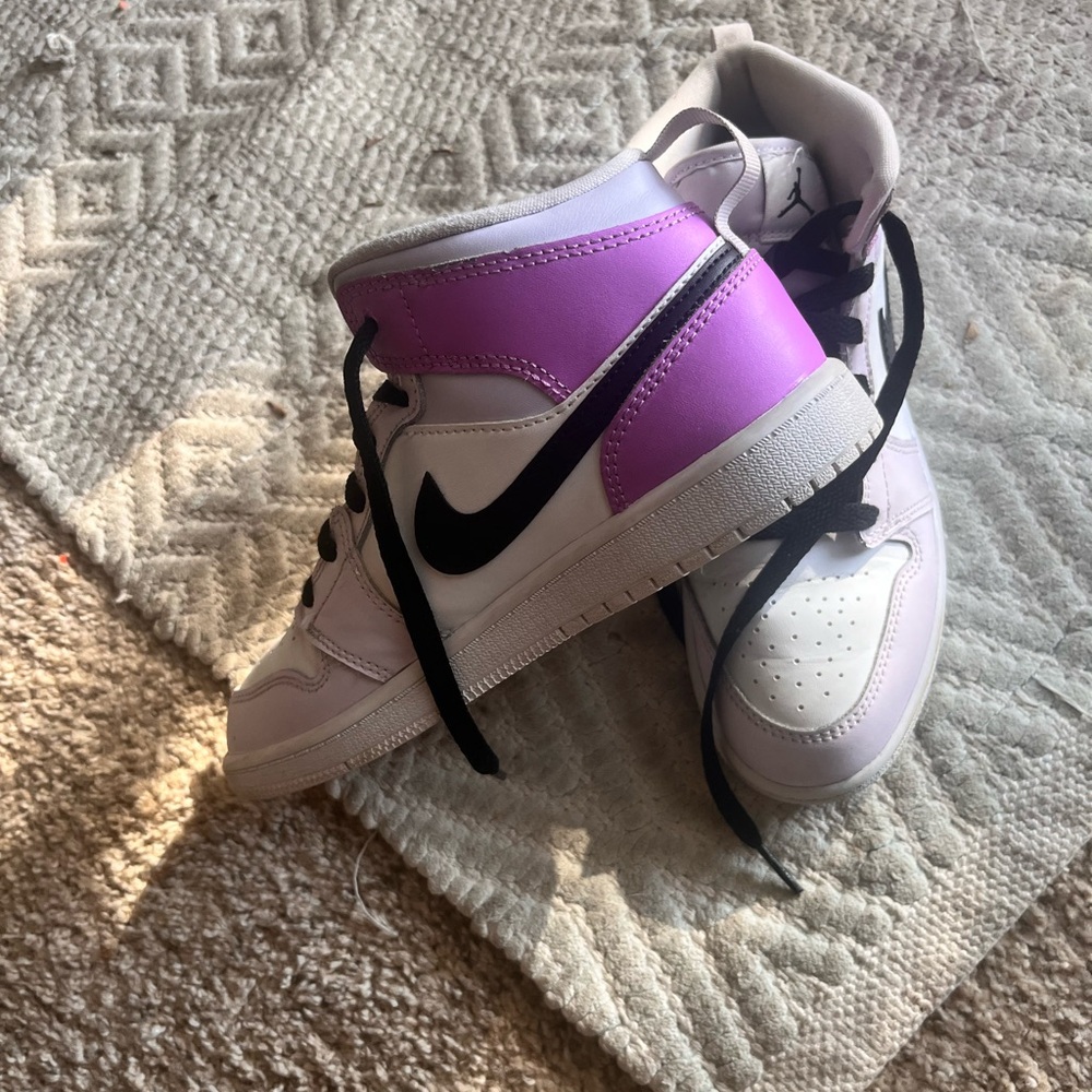 Nike Jordan Girls high top sneakers